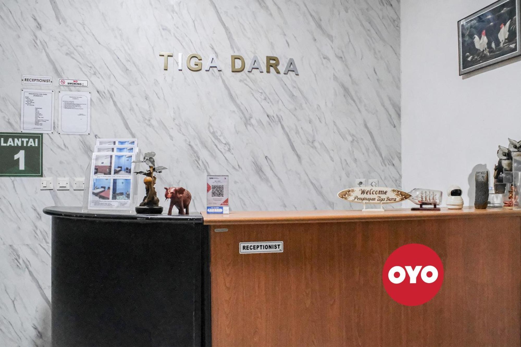 Oyo 93117 Penginapan Tiga Dara Jayapura Esterno foto