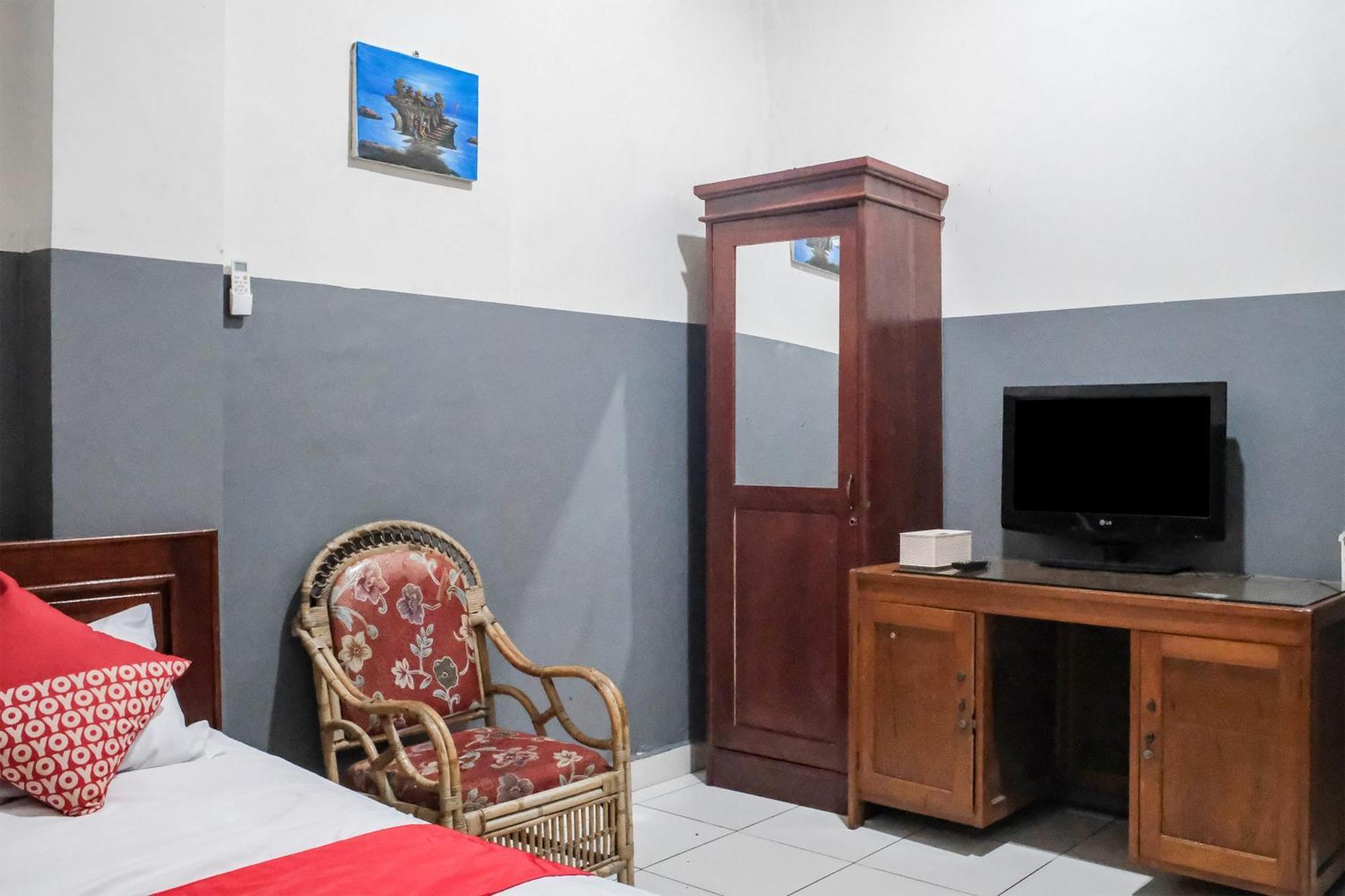 Oyo 93117 Penginapan Tiga Dara Jayapura Esterno foto