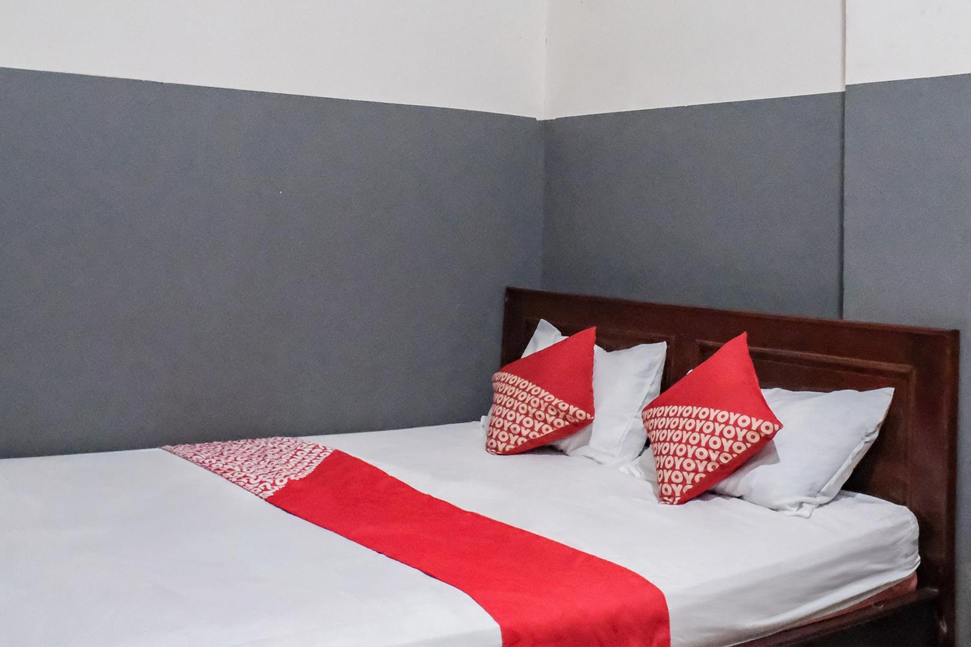 Oyo 93117 Penginapan Tiga Dara Jayapura Esterno foto