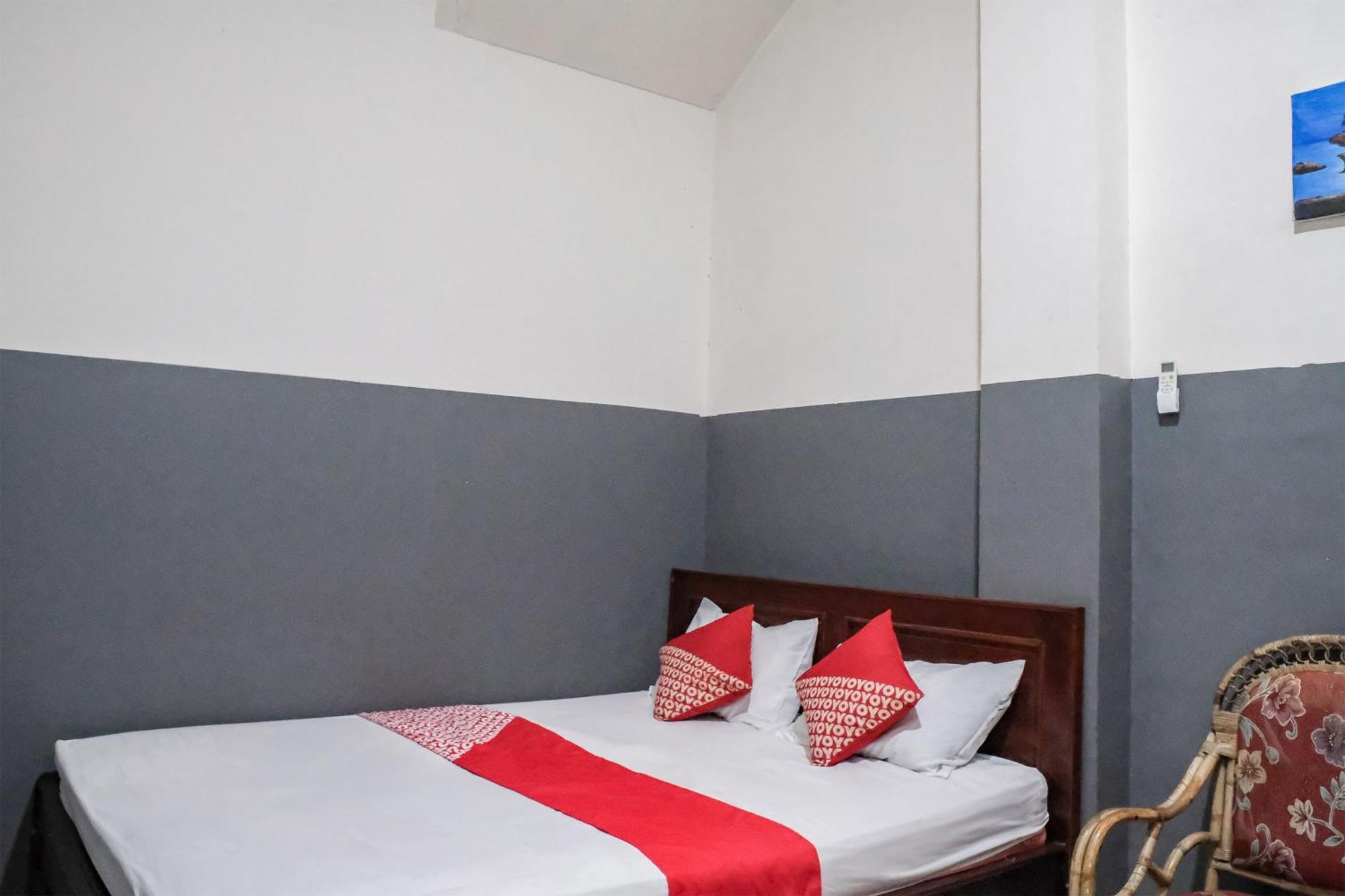 Oyo 93117 Penginapan Tiga Dara Jayapura Esterno foto