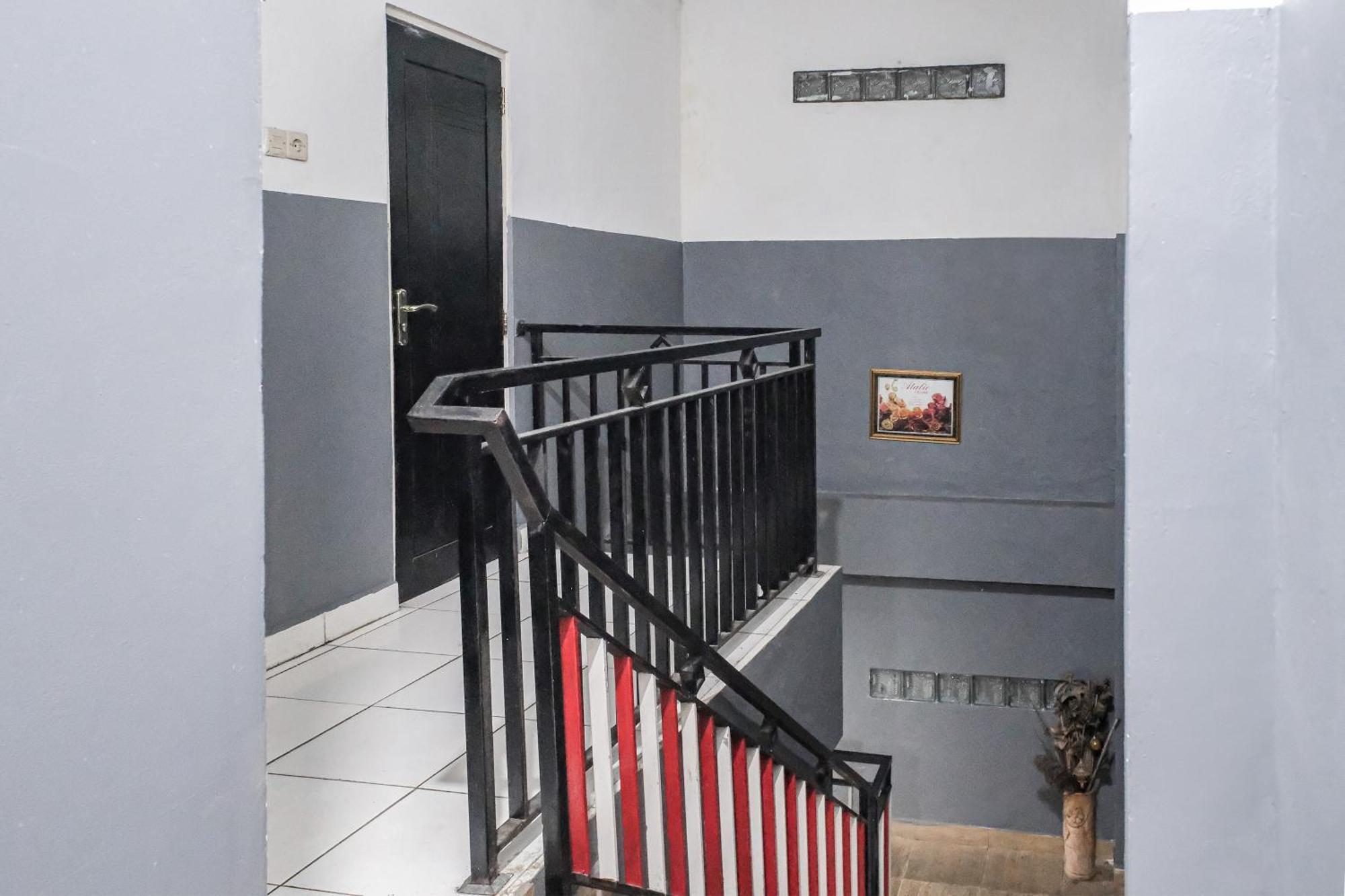 Oyo 93117 Penginapan Tiga Dara Jayapura Esterno foto