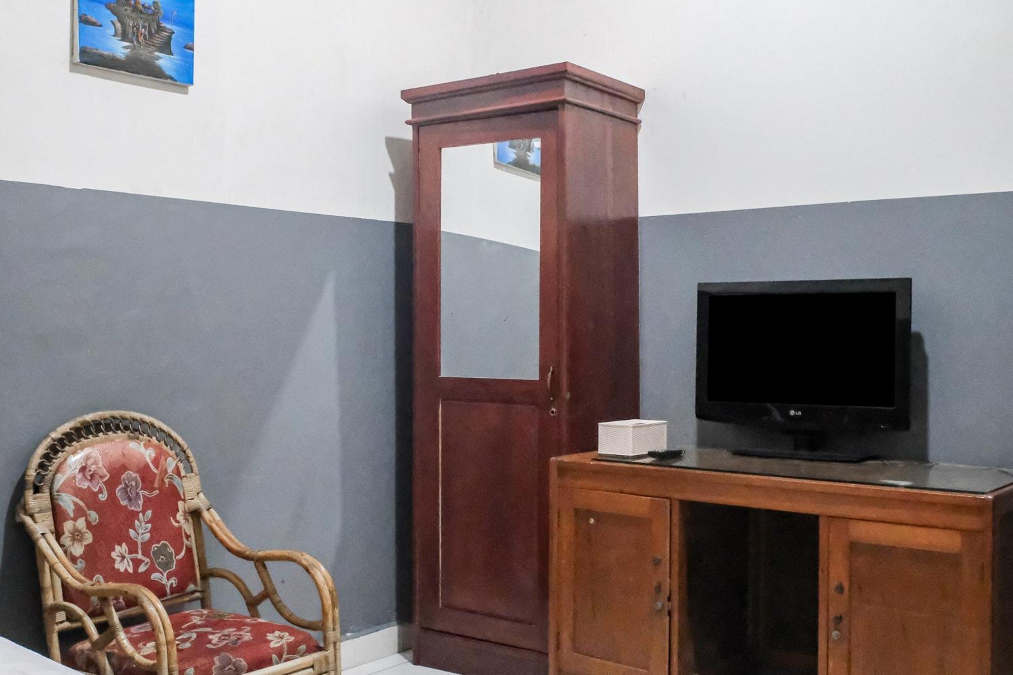 Oyo 93117 Penginapan Tiga Dara Jayapura Esterno foto