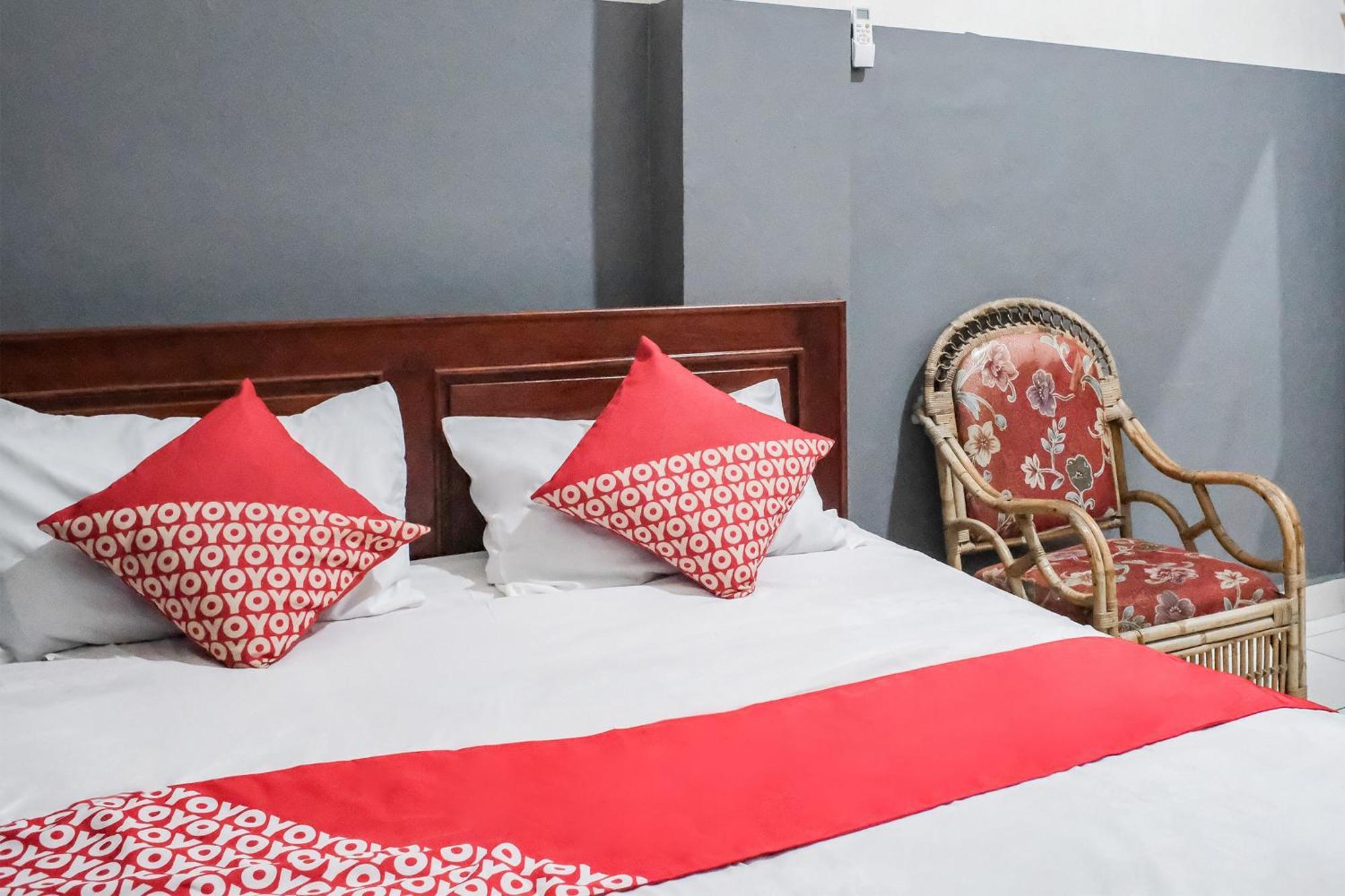 Oyo 93117 Penginapan Tiga Dara Jayapura Esterno foto